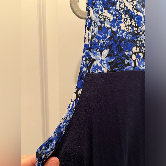 B.L.E.U. PXL Sleeveless Rayon Blouse with Navy Polyester Back - Picture 8 of 8